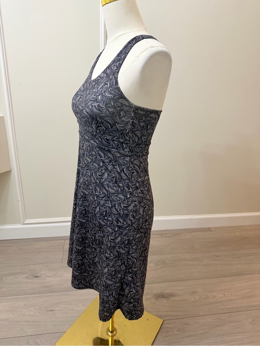 Women's Printed Crossback Tennis Dress in Navy - Picture 4 of 8